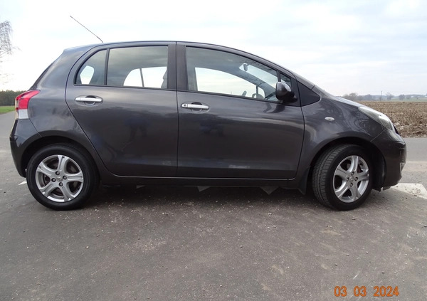 Toyota Yaris cena 21900 przebieg: 132000, rok produkcji 2010 z Dębno małe 92